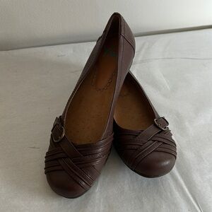 Yuu Gander Ballet Flat w/ Buckle Detail Vegan Size: 8M